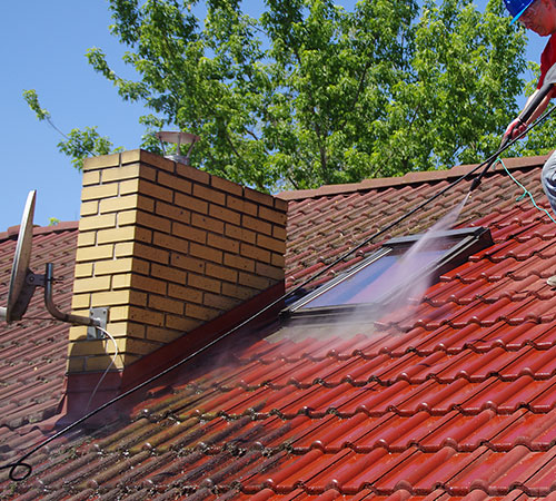 Nettoyage et démoussage de toiture à Aigremont (78240) dans les Yvelines (78) – ETS B.Marchal Couverture